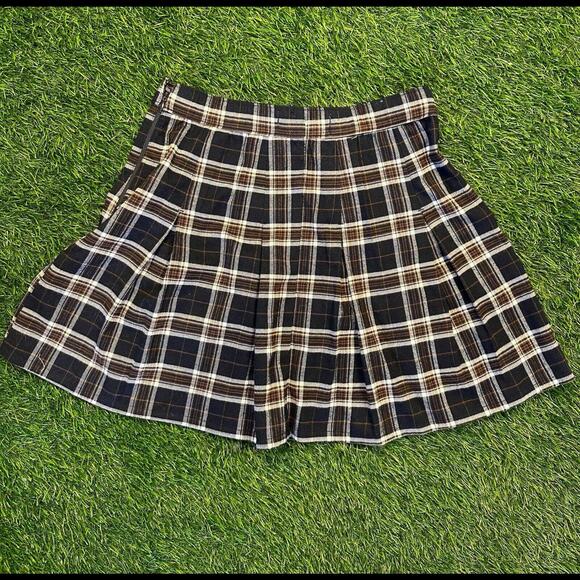 Hollister Ultra High Rise Plaid Schoolgirl Skirt. Size M NWT. Preppy. Y2K - Picture 3 of 3